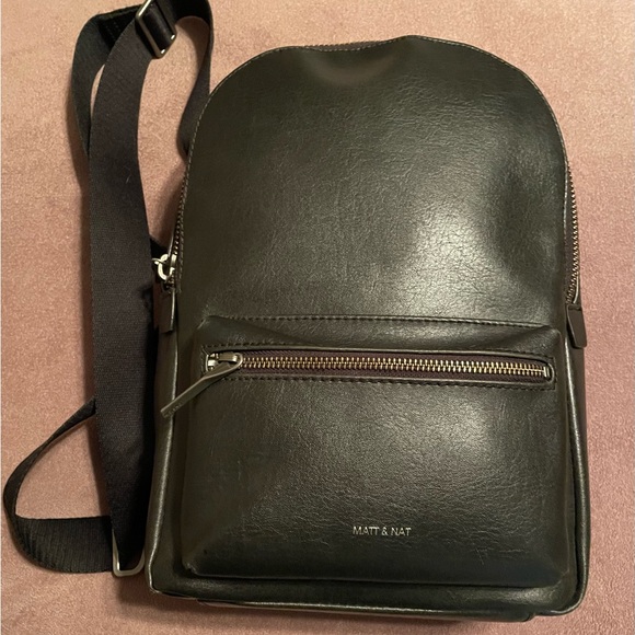 Matt & Nat Black Vegan Unisex Sling Backpack - Picture 8 of 16